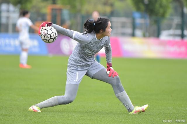 竞技场震撼：中国女足全队备战，势不可挡的简单介绍
