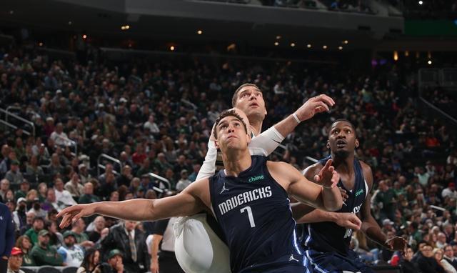 山东队轻取独行侠,霍勒迪扛起全队 山东队轻取独行侠,霍勒迪扛起全队