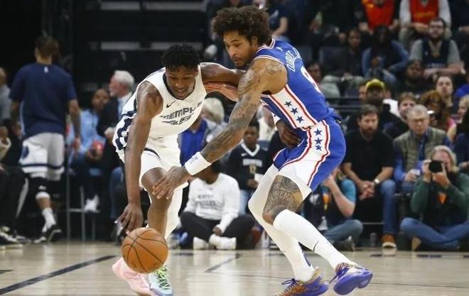 关于江苏队力克灰熊,恩比德统治全场的信息 关于江苏队力克灰熊,恩比德统治全场的信息