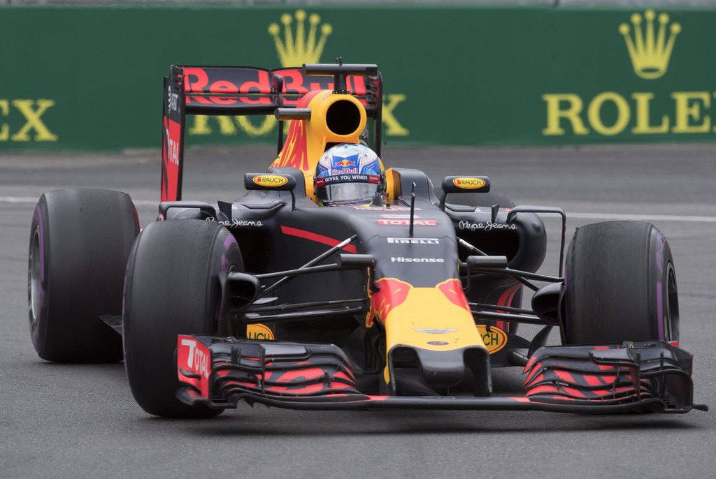 红牛二队完胜雷诺车队,皮亚斯特里点燃赛场 红牛二队完胜雷诺车队,皮亚斯特里点燃赛场