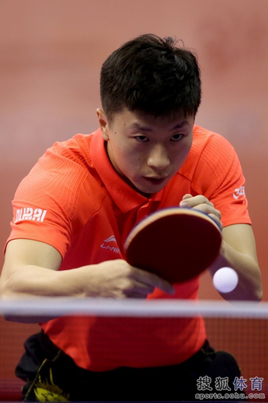 奥地利队横扫英格兰队，马龙点燃赛场